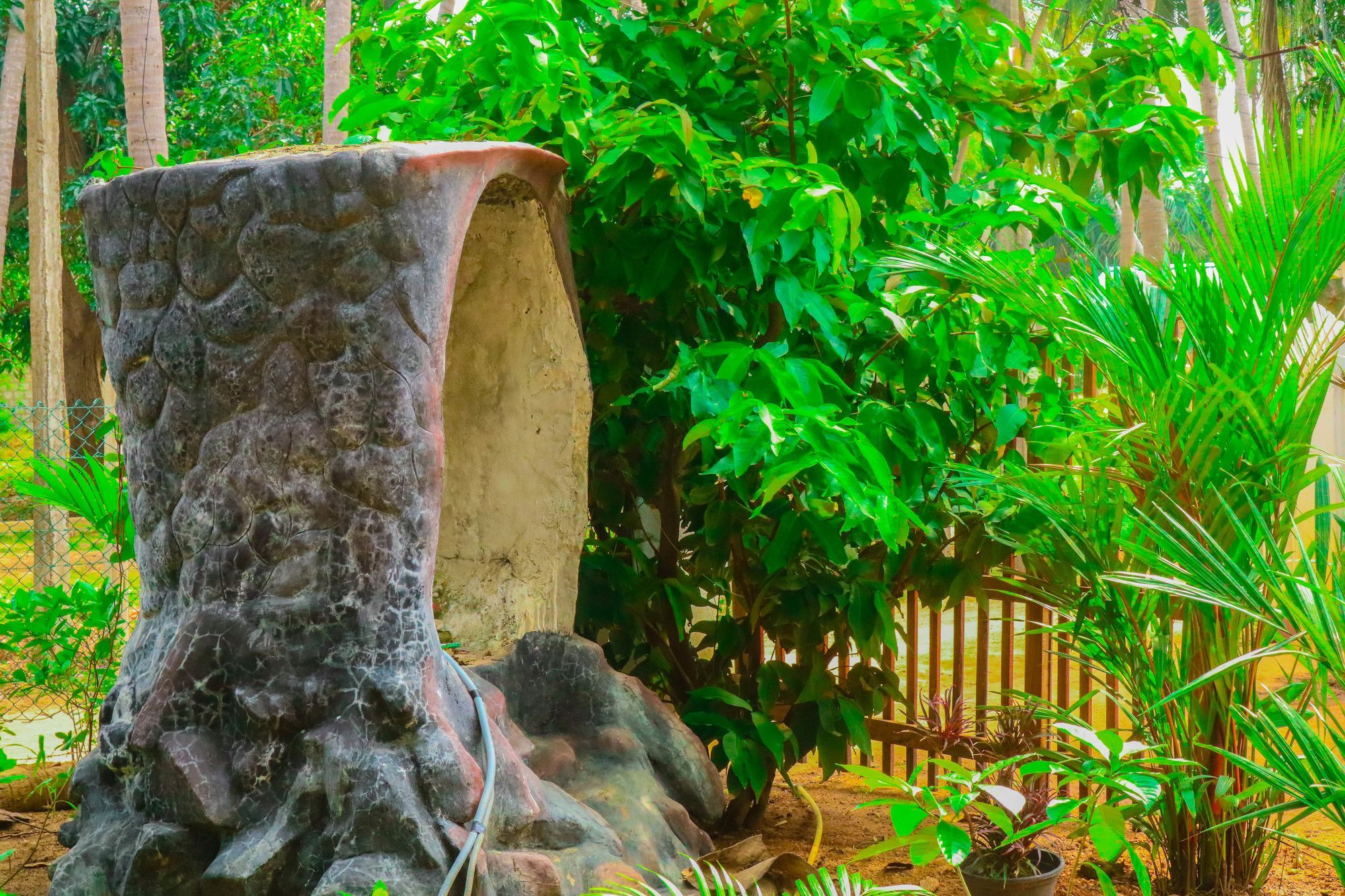 French Garden Eagle Wings Inn Uppuveli Dış mekan fotoğraf